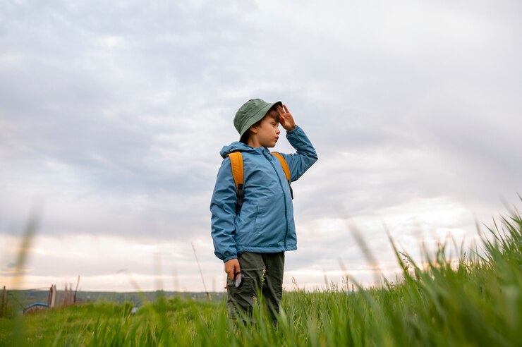 vue-laterale-enfant-explorant-environnement-naturel_23-2150489691